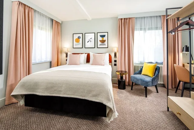 غرفة قياسية بسرير فردي، voco Lythe Hill Hotel & Spa by IHG 2/9