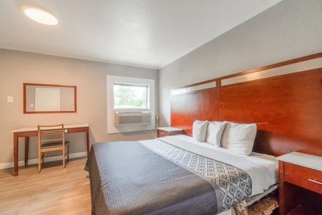 غرفة بسرير كينج، Alamo Oasis Inn and Suites By OYO San Antonio 1/9