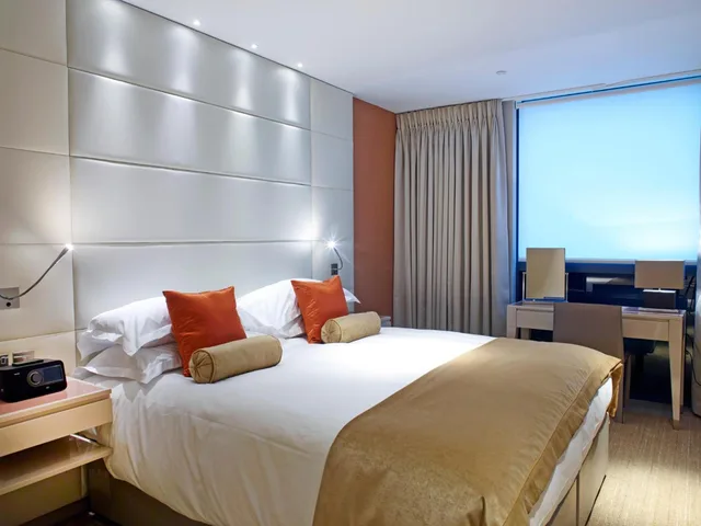 2 Bedrooms, Superior, Apartment, Double and Twin Beds, Urban View، Cheval Three Quays 3/10