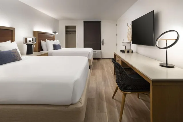 Red Rocks, Guest Room, 2 Queen Beds, Sunrise Side, Partial View, Low Floor، Sky Rock Sedona, a Tribute Portfolio Hotel 3/5