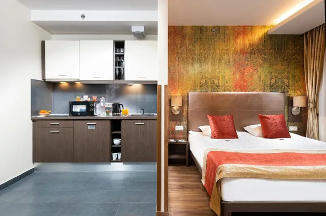 غرفة تنفيذية بسرير كينج، Opera Garden Hotel & Apartments 1/7