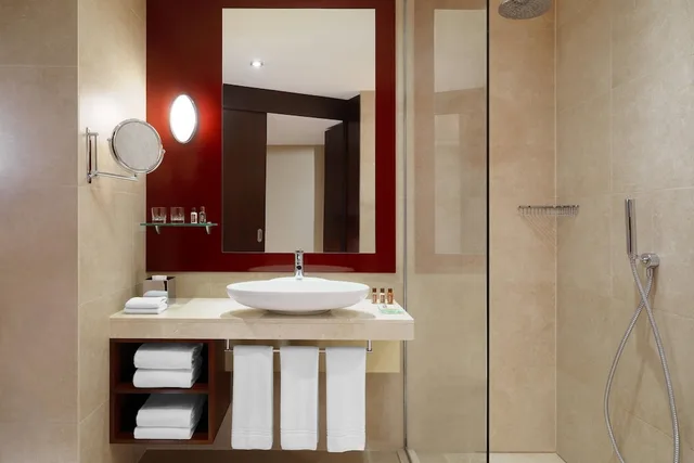 غرفة ديلوكس بسريرين منفصلين، Sheraton Poznan 3/3