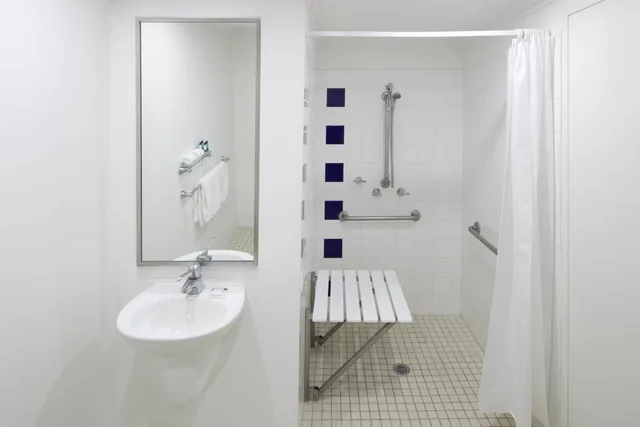 غرفة سوبيريور بسرير كينج وسرير كوين لذوي الإعاقة، ibis Styles Sydney Central 5/7