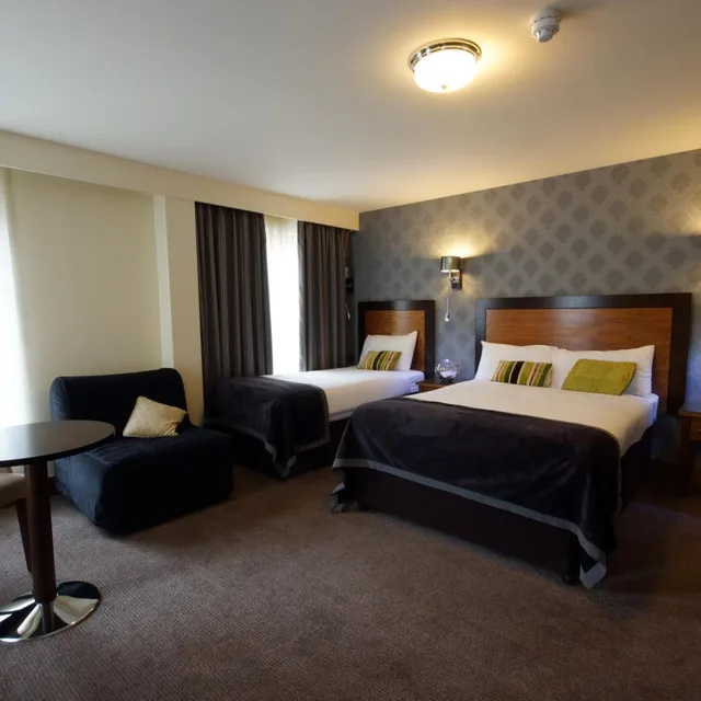 غرفة ثلاثية، Treacys Hotel Waterford 1/8