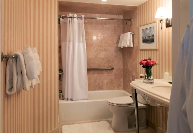 غرفة بسرير كينج، The Chateau Inn and Suites 5/5