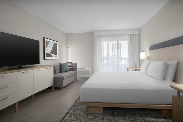 جناح بسرير كينج بمطبخ لذوي الإعاقة، Holiday Inn Hotel And Suites 2/4