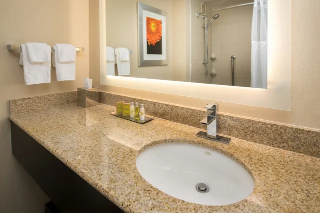غرفة بسريرين مزدوجين، Doubletree By Hilton San Francisco Airport 1/2