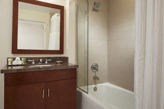 جناح استوديو فاخر بسرير كينج، Marbrisa Carlsbad Resort 1/2