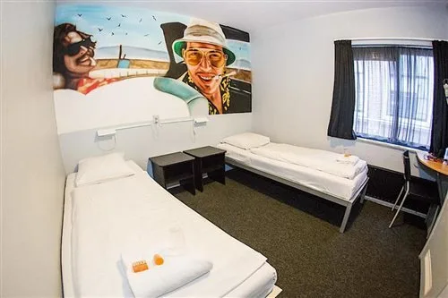 غرفة بسريرين منفصلين، St Christophers Inn At The Winston 1/1