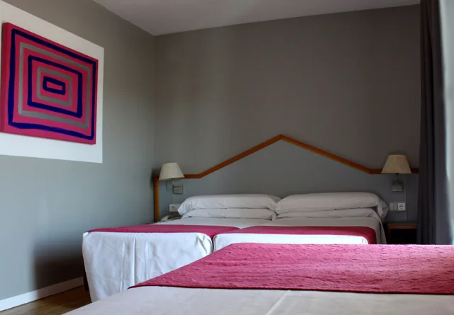 غرفة قياسية ثلاثية بثلاثة أسرّة مع سرير إضافي، Subur Hotel Sitges 3/4