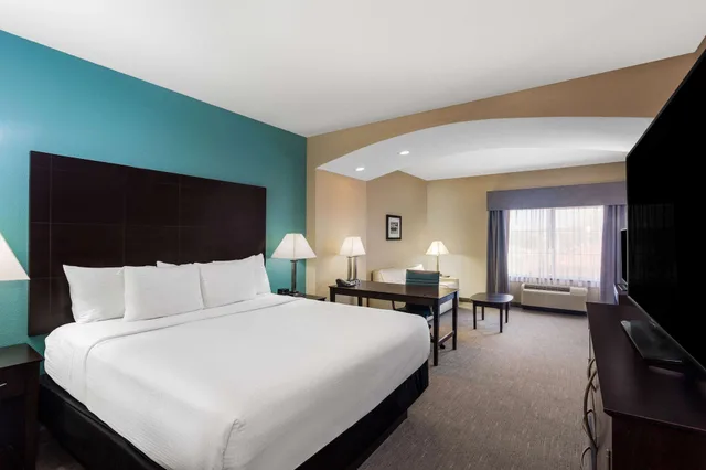 غرفة ديلوكس بسرير كينج لذوي الإعاقة، La Quinta Inn & Suites by Wyndham Sebring 1/5