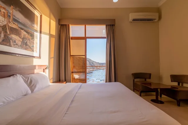 غرفة قياسية بسرير كينج بإطلالة على البحيرة، Al Ayjah Plaza Hotel 1/6