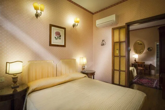 جناح جونيور، Hotel Hermitage 1/1