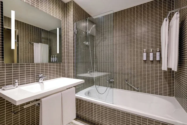 غرفة بسرير كينج بإطلالة على المدينة، Ac Hotel Milano By Marriott 7/8