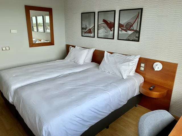غرفة عائلية بسريرين منفصلين وسرير بطابقين، Ramada by Wyndham Valencia Almussafes 1/5