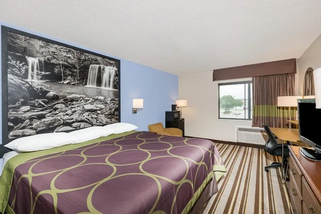 Standard, King Bed, Smoking, Super 8 by Wyndham Jonesboro AR 1/7