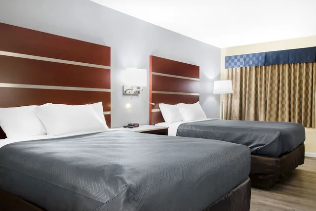 غرفة قياسية بسريرين كوين، Escape Inn Hershey 1/2