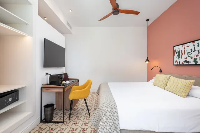غرفة حصرية بسرير كينج بشرفة، Hotel Can Quetglas 1/10