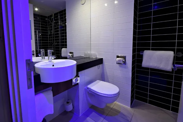 غرفة قياسية بسريرين منفصلين، Holiday Inn Express Manchester City Centre Arena By IHG 5/6