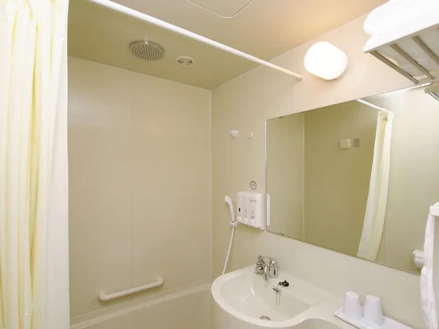 غرفة قياسية بسريرين منفصلين للمدخنين، Toyoko Inn Yokohama Sakuragi Cho 5/5