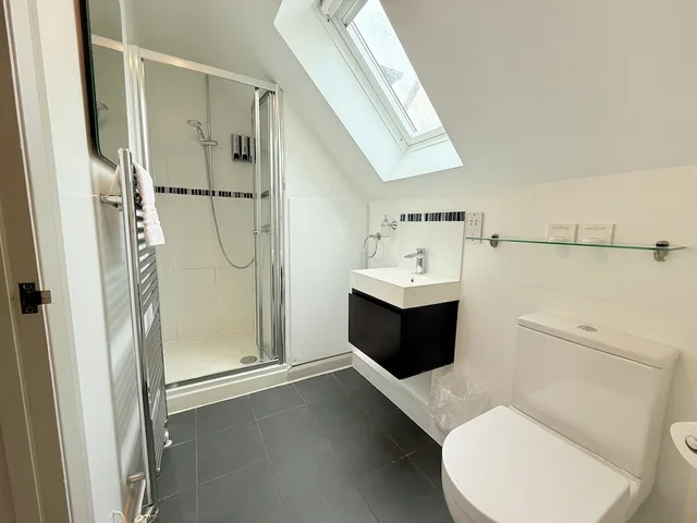 Basic, Double Bed, Oxford Guest House 4/4