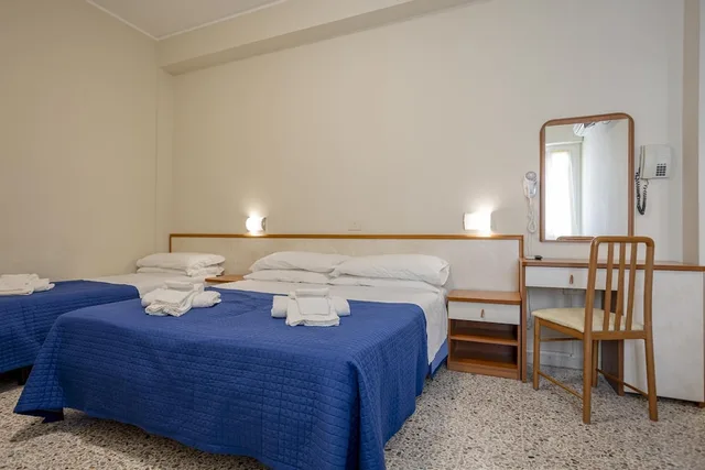 Family, 2 Double and Twin Beds، Hotel Stella del Mare 3/7