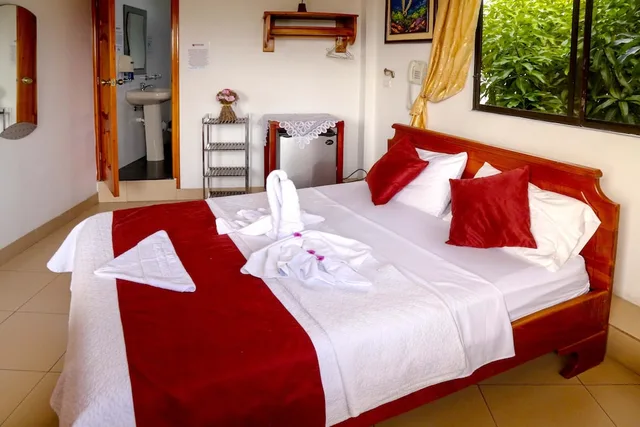 غرفة ديلوكس بسرير كوين بشرفة، Hostal Sir Francis Drake 2/5