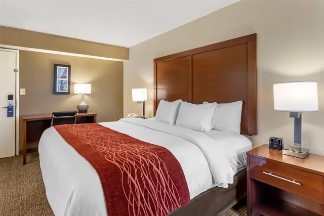 غرفة بسرير كينج لذوي الإعاقة، Comfort Inn & Suites Little Rock Airport 3/3
