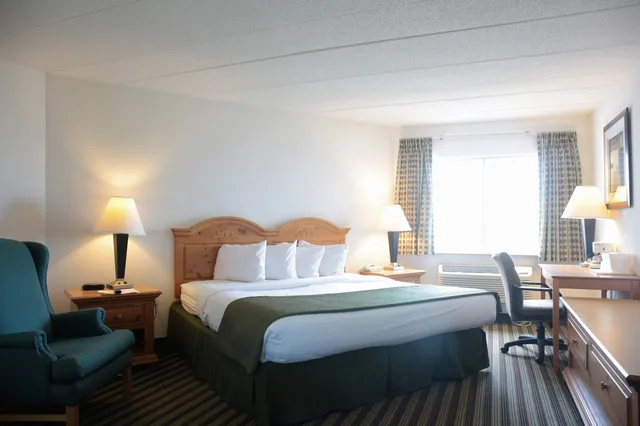 Standard, King Bed, American Inn and Suites Peosta, IA 1/3