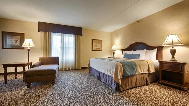 غرفة بزنس بسرير كينج، Best Western Plus Steeplegate Inn 3/13