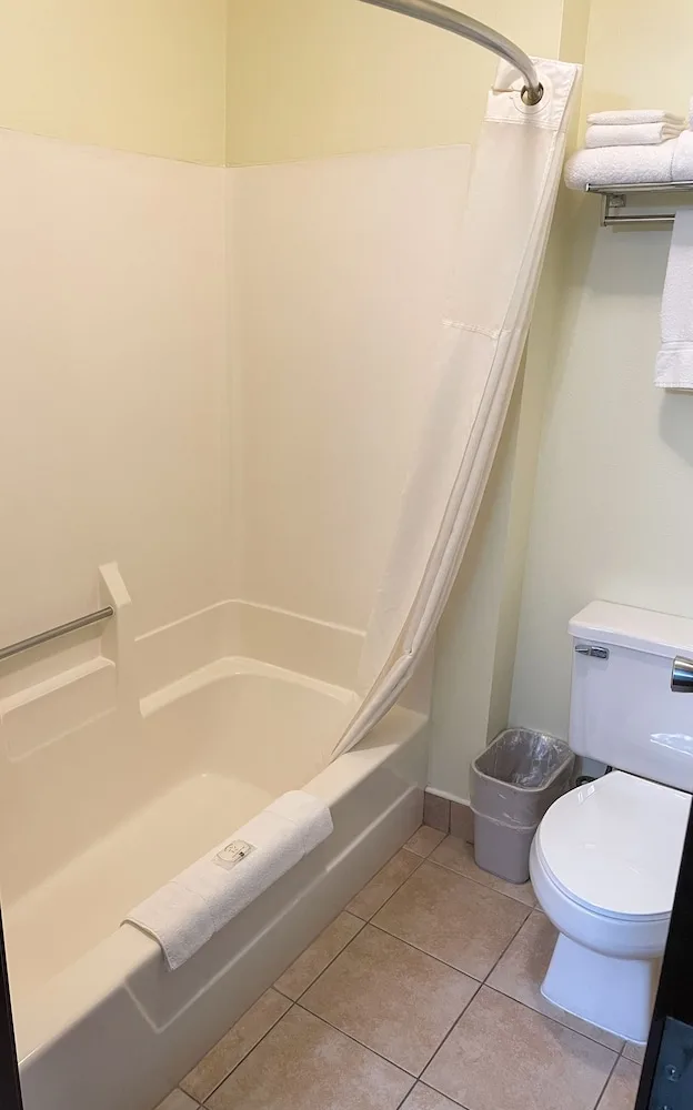 غرفة ديلوكس بسريرين كوين، Hudson Inn & Suites (ex Quality Inn) 7/7