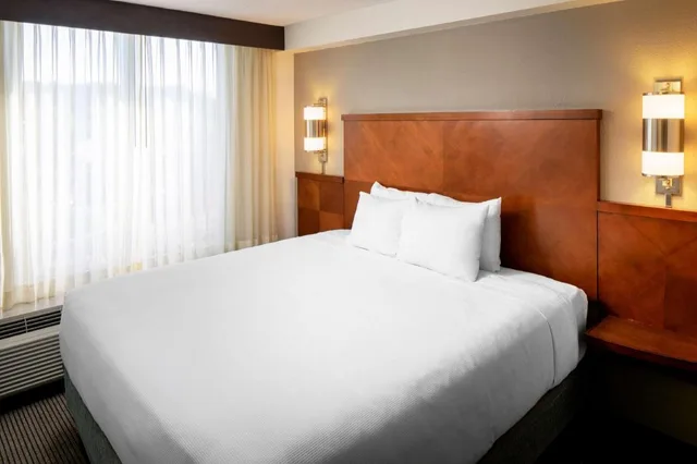 Room, King Bed, Sofa, Accessible, Hyatt Place Topeka 1/2