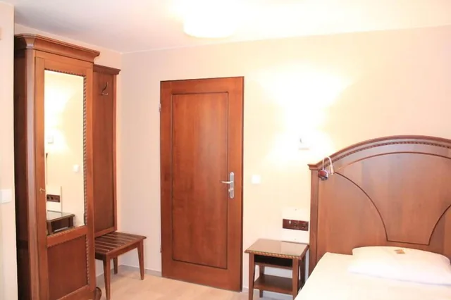 غرفة قياسية بسريرين منفصلين، BURGHOTEL NURNBERG 4/8