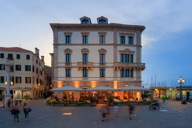 غرفة عائلية كبيرة بسرير كينج وسرير فردي بغرفتي نوم، Hotel Grande Italia 1/3
