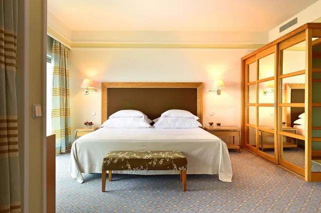 Junior Suite, Queen Bed, Pestana Carlton Madeira 6/10