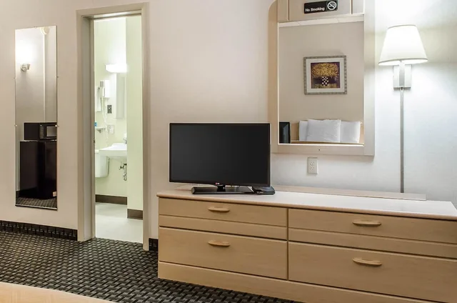 غرفة قياسية بسريرين كوين، Rodeway Inn State College 5/6