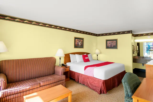 غرفة بسرير كينج للمدخنين، OYO Hotel Oklahoma City South I-35 and SE 29th 3/5