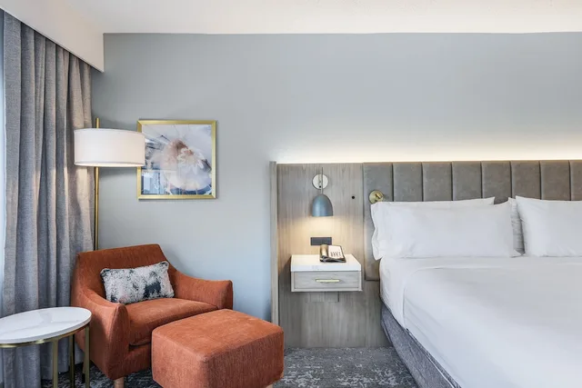 غرفة بريميوم بسرير كينج، Crowne Plaza Ft. Myers Gulf Coast, An Ihg Hotel 3/5