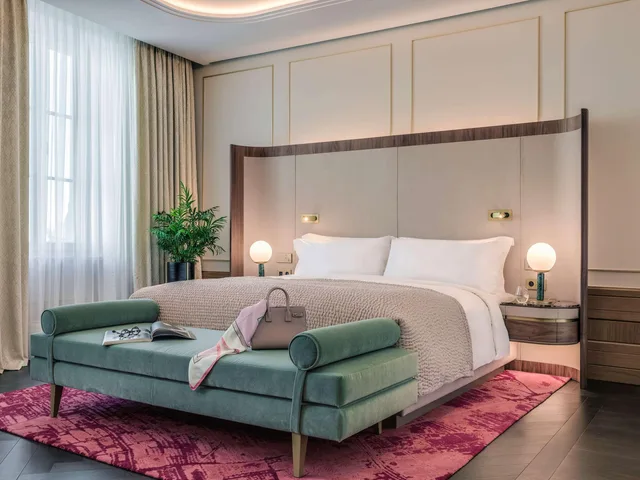 Raffles, RAFFLES EUROPEJSKI WARSAW 5/7