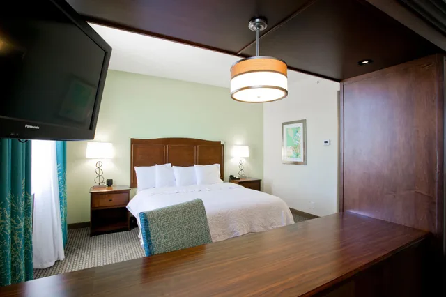 Studio, King Bed, Balcony, Hampton Inn Suites Orange Beach Gulf Front 4/6