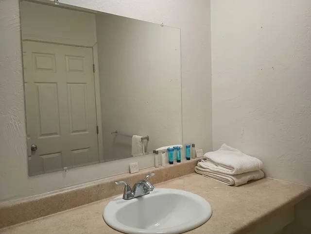Classic, 2 Bunk Beds, Cedar Inn & Suites 2/2