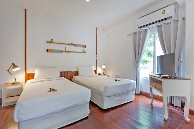 Studio, Double Bed, Terrace, Malibu Beach Resort, Koh Samui 5/10