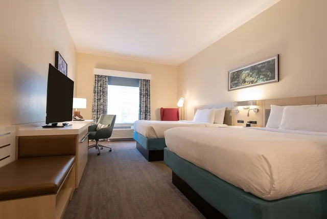Evolution, 2 Queen Beds، Hilton Garden Inn Calabasas 1/3