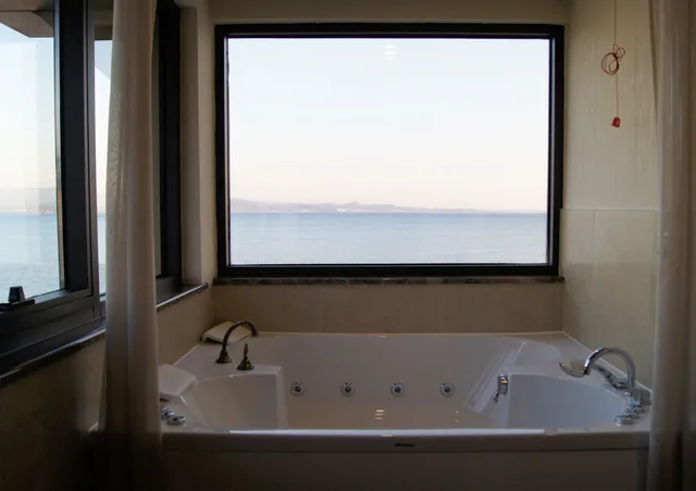 جناح فاخر بسرير كوين بإطلالة على البحر مع أريكة، Venus Thermal Boutique Hotel 2/2