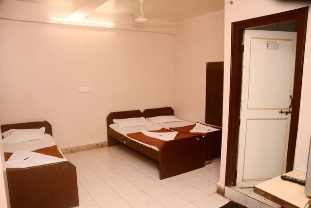 غرفة قياسية ثلاثية بسرير فردي، Hotel Parag 1/2