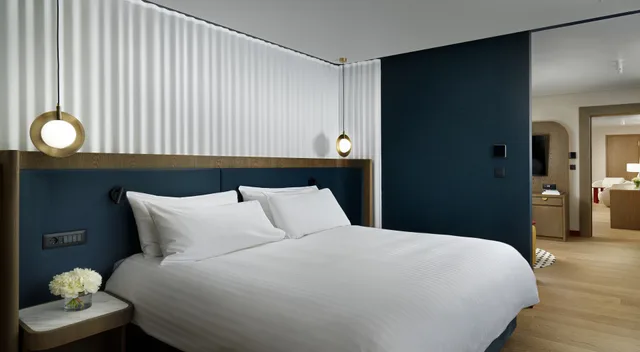 Luxury, Suite, King Bed, Athenaeum Intercontinental Hotel 2/6