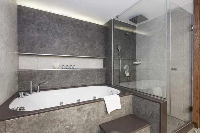 جناح بإطلالة على البحر، Salamis Bay Conti Resort and Casino 2/3
