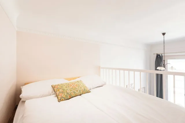 Mezzanine, 2 Bedrooms, Grand, Apartment, 5 Beds, Bunk Bed, 3 Double Beds, Sofa, Kitchen، Hybernska Apartments 8/10