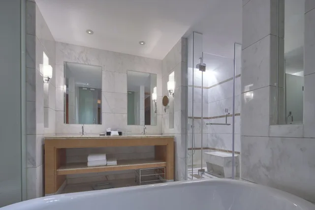 1 Bedroom, Executive, Suite, King Bed, Balcony, Sheraton Zhoushan Hotel 9/10