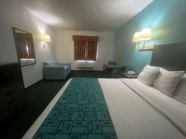 غرفة قياسية بسرير كينج للمدخنين، Howard Johnson By Wyndham Galveston 6/10
